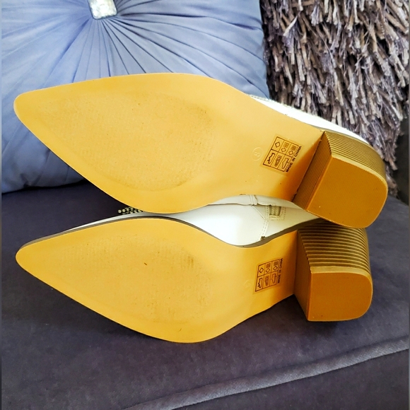 Berness white boots with rhinestones - Picture 5 of 8